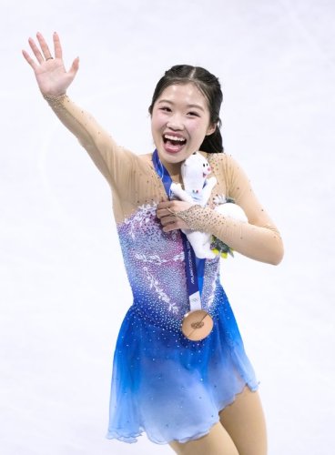中井、銅メダル　フリーでもトリプルアクセル　市川の１７歳「夢がかなった」　ミラノ五輪