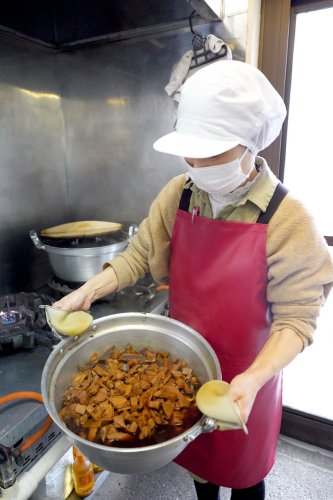 カツオの町で手作り商品　家族３人、丁寧に仕上げ　佃煮近江（勝浦市）　【ちばの元気企業】