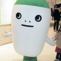 客と触れ合う森の妖精　ツダヌン（習志野のモリシア津田沼）　【ちば　ゆるキャラコレクション】