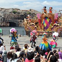 ガイコツのキャラクターが踊りだす東京ディズニーシーのショー