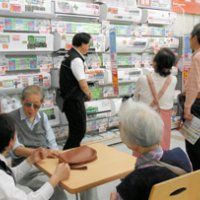クールビジネス盛況　一足早い「真夏」で　「スーパークールビズ」も追い風