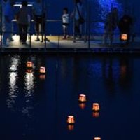夕暮れ彩る幻想の明かり　小糸川の灯籠流し　君津【涼を呼ぶ　2014夏】