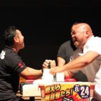 力自慢９４人が熱戦　南房総でアームレスリング大会