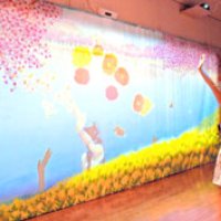 「動く絵画」で不思議体験　自分が映る作品、楽しんで　アンデルセン公園の企画展　船橋