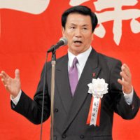発起人を代表してあいさつする森田健作知事