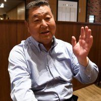 小枝守は９回に逆転した９２年の池田戦を「漫画の世界だった」と言う＝２月、木更津市