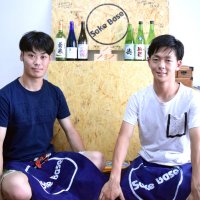 「日本酒を広めていきたい」と語るＳａｋｅＢａｓｅの宍戸さん（左）と土屋さん＝千葉市内
