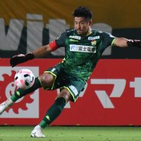 １５試合連続フル出場の新井章
