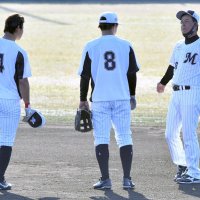 森脇新コーチ　”名人芸”で内野守備鍛える　千葉ロッテ春季キャンプ