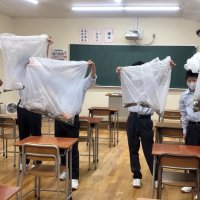 通学路をきれいに　桜林高生ごみ拾い