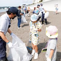 安心して産卵してね　鴨川シーワールド　ウミガメ上陸の海岸清掃