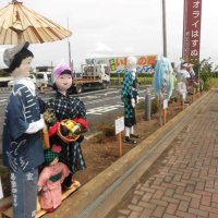 ユニークなかかしずらり　山武、道の駅でコンテスト