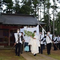 建て替えで仮遷座祭　老朽化に台風影響　匝瑳・大寺　熊野神社