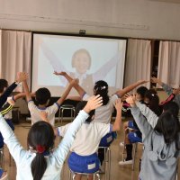 「おなか元気」頑張る！　早寝、早起き、朝ご飯、トイレ…　千葉若松小　千葉県ヤクルト販売出前授業