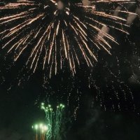 秋の夜空彩る１２０発　浦安、新型コロナ収束願い花火