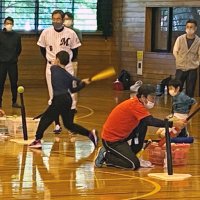 元ロッテ初芝さん　野球未経験の子どもにコツ伝授　柏