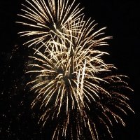 君津ドローンフィールド　児童ら招待し花火打ち上げ