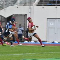 流通経大柏－東海大浦安　前半、トライを奪う流通経大柏・飯岡

