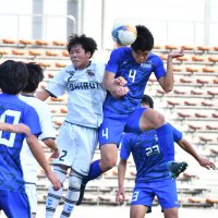 市船橋－白井　後半１２分、ＣＫに頭で合わせて３点目を挙げる市船橋・小笠原（４）
