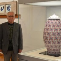 色彩豊か磁器５９点　上瀧さん５０年記念展　１２月１９日まで佐倉市立美術館
