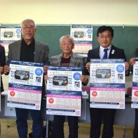 桜ライトアップへの資金協力を呼び掛ける関係団体のメンバー＝八千代市内
