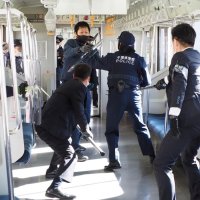 無差別刺傷想定し訓練　ＪＲ千葉支社君津署など　電車内で事件相次ぎ