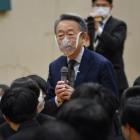 「将来の夢、焦らず考えて」　池上彰さん特別授業　船橋・習志野台中