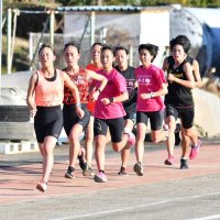 全国高校駅伝に向けて練習する女子の日体大柏＝柏市
