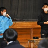 努力する大切さ訴え　パラ陸上　井草選手「豊かな人生の契機に」　池沢コーチ「障害者目線で支えて」　成田北高