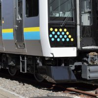 内房線が非常停車　線路に車のホイールを固めたような異物、衝突か