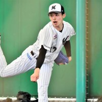 ブルペンで投げ込む千葉ロッテ・佐々木朗＝沖縄県石垣市