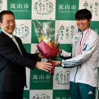 箱根駅伝区間新を報告　青山学院大３年・中村選手　流山市長に飛躍誓う