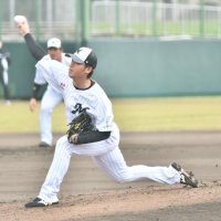シート打撃に登板した千葉ロッテの森

