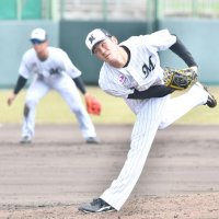 シート打撃に登板した千葉ロッテの小沼
