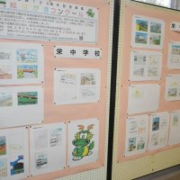栄町内の小中学生が成田線をテーマに描いた絵はがき
