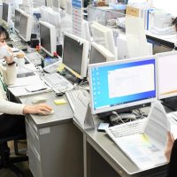 ３回目接種に関する問い合わせにも対応している
