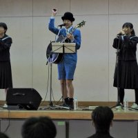 カジヒデキさん校歌披露　コロナ禍の卒業生を祝福　富津・大佐和中