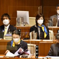 スカーフで連帯アピール　松戸市議会　男性はリボン着用