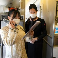 高校生が機内アナウンスなど体験　コロナ下、航空業界に関心を　成田空港活用協議会