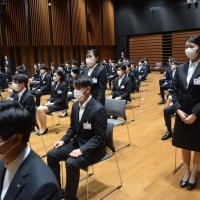 「顧客の悩み解決へ努力」　抗原検査、感染対策を徹底　３地銀とＯＬＣ入行・入社式