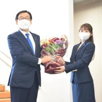 田中市長が初登庁　市川「安定した市政に」