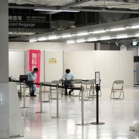 成田空港第３ターミナルに設置された新型コロナウイルスの無料検査場＝２８日午後