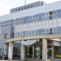 ミキサー車が信号無視し車に衝突、けが負わせ逃げた疑い　千葉北署、男逮捕　国道１６号