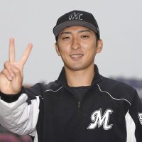 ２勝目を挙げ、笑顔でポーズをとる千葉ロッテ・河村＝楽天生命パーク（共同）
