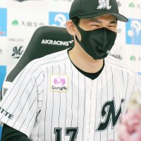 パ・リーグ月間ＭＶＰを初受賞した千葉ロッテの佐々木朗希投手＝ＺＯＺＯマリンスタジアム（代表撮影）