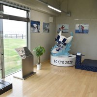サイン入りサーフボードなどが展示