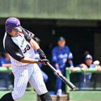 ４回裏日本製鉄かずさマジック２死満塁、土門が中越えに走者一掃の三塁打を放つ