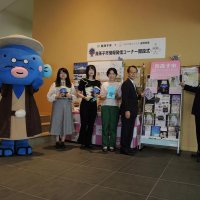 魅力紹介、発信も期待　川村学園女子大に我孫子市コーナー　グルメや観光ガイド１１種　学生間で話題