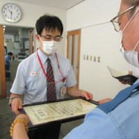電話de詐欺を防止　郵便局員に感謝状　行徳署