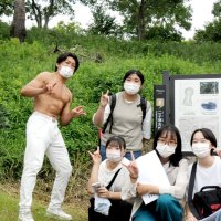 姉崎古墳群を歩き交流　観光特使・プロレスラー大和ヒロシさん　市原